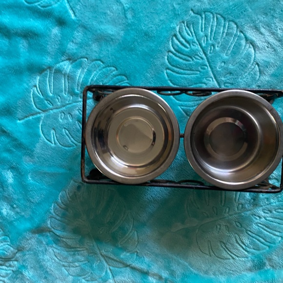 Vintage Small Pet Bowls with Stand - Picture 4 of 4